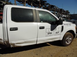 2017 Ford F-250 XL White Crew Cab 6.2L Flex AT 2WD #F22972